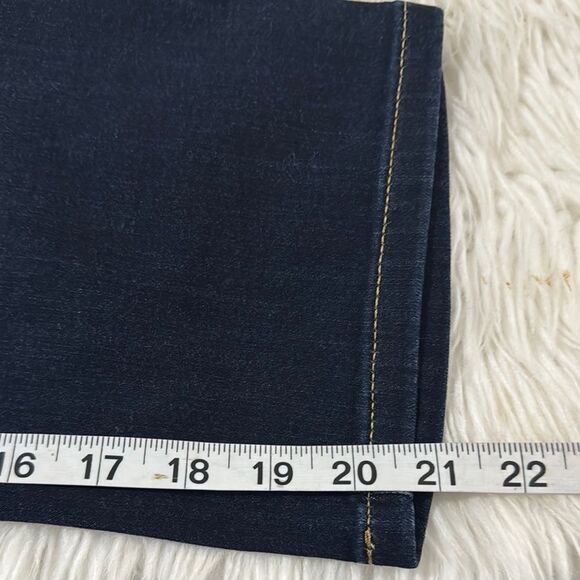 Lee Blue Capri Sculpting Denim Size 6 or Medium .NWOT - Picture 8 of 9